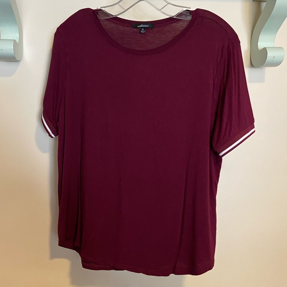 Maroon tee shirt